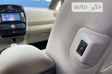 Хетчбек Nissan Leaf 2012 в 