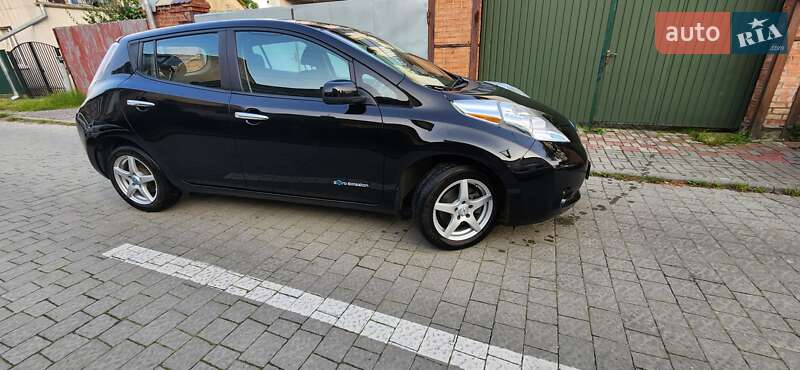 Хэтчбек Nissan Leaf 2014 в Львове