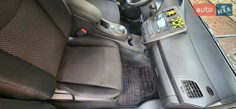 Хэтчбек Nissan Leaf 2014 в Львове