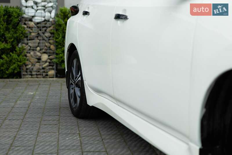 Хэтчбек Nissan Leaf 2020 в Стрые