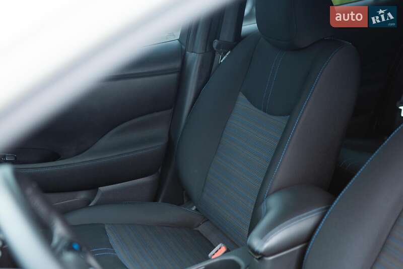 Хэтчбек Nissan Leaf 2020 в Стрые