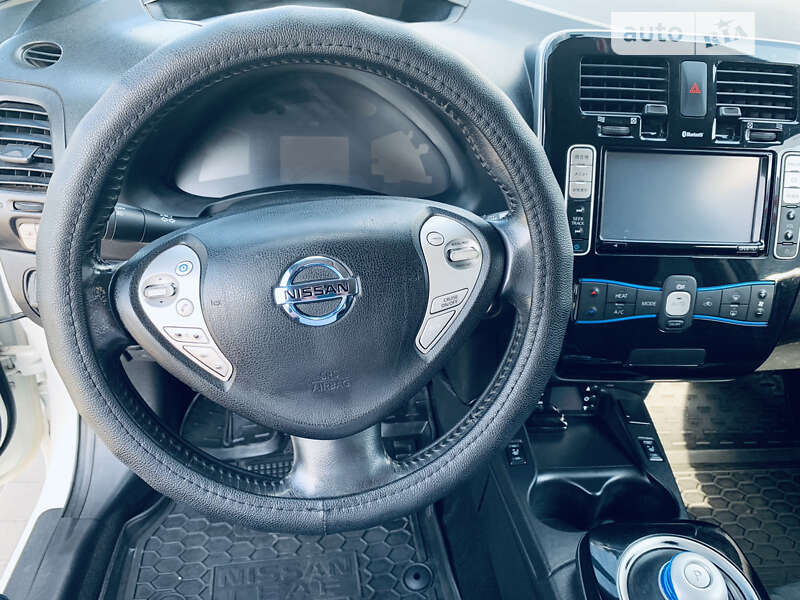 Хэтчбек Nissan Leaf 2013 в Полтаве