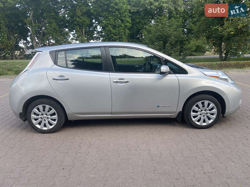 Хэтчбек Nissan Leaf 2017 в Миргороде