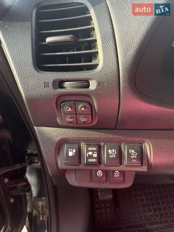 Хэтчбек Nissan Leaf 2015 в Житомире фото 22 Хэтчбек Nissan Leaf 2015 в Житомире