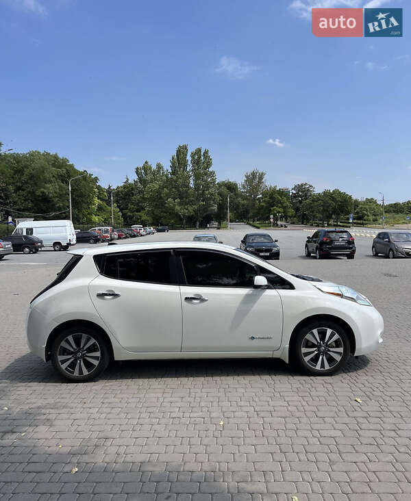 Хэтчбек Nissan Leaf 2016 в Днепре