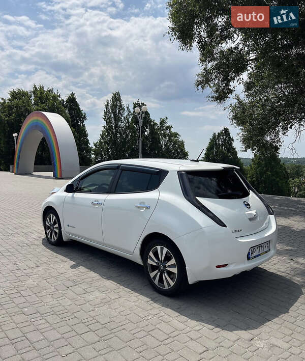 Хэтчбек Nissan Leaf 2016 в Днепре