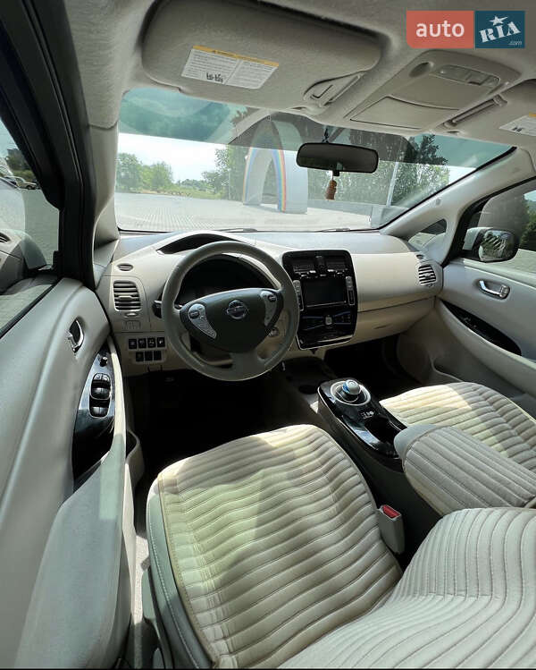 Хэтчбек Nissan Leaf 2016 в Днепре