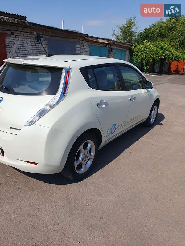 Хетчбек Nissan Leaf 2011 в Миколаєві