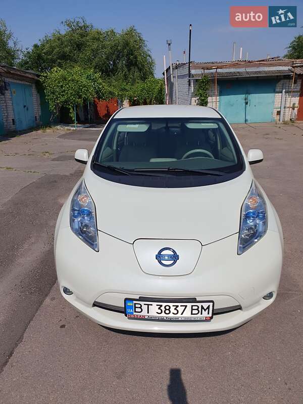 Хетчбек Nissan Leaf 2011 в Миколаєві