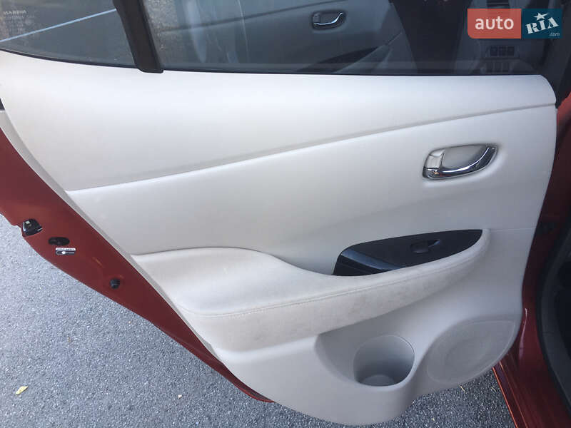 Хэтчбек Nissan Leaf 2013 в Киеве