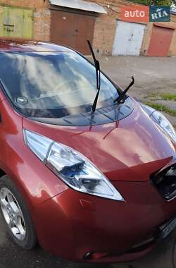 Хэтчбек Nissan Leaf 2012 в 