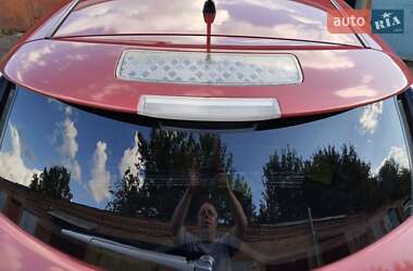 Хэтчбек Nissan Leaf 2012 в 