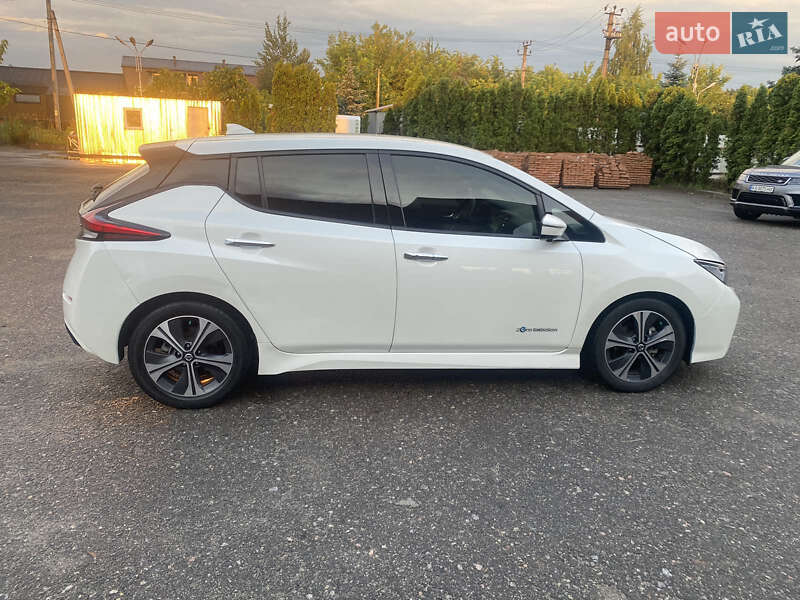 Хэтчбек Nissan Leaf 2018 в Киеве