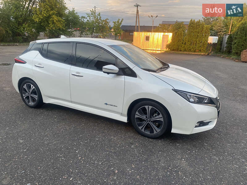 Хэтчбек Nissan Leaf 2018 в Киеве