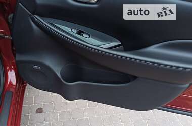 Хэтчбек Nissan Leaf 2015 в 