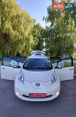 Хетчбек Nissan Leaf 2014 в 