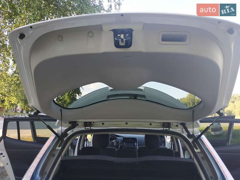 Хетчбек Nissan Leaf 2013 в Житомирі