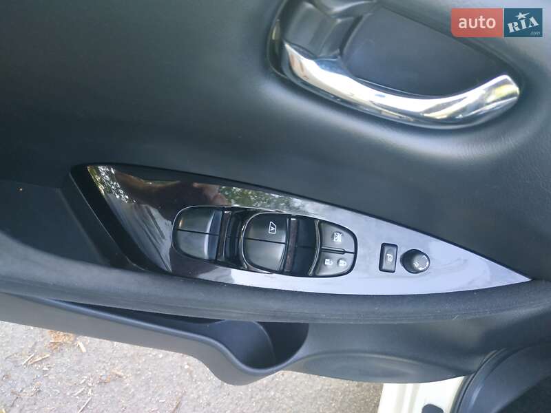 Хетчбек Nissan Leaf 2013 в Житомирі