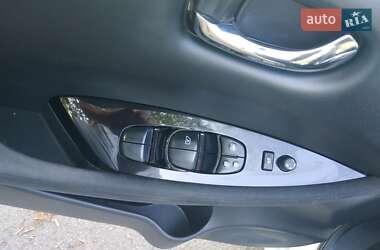 Хетчбек Nissan Leaf 2014 в 