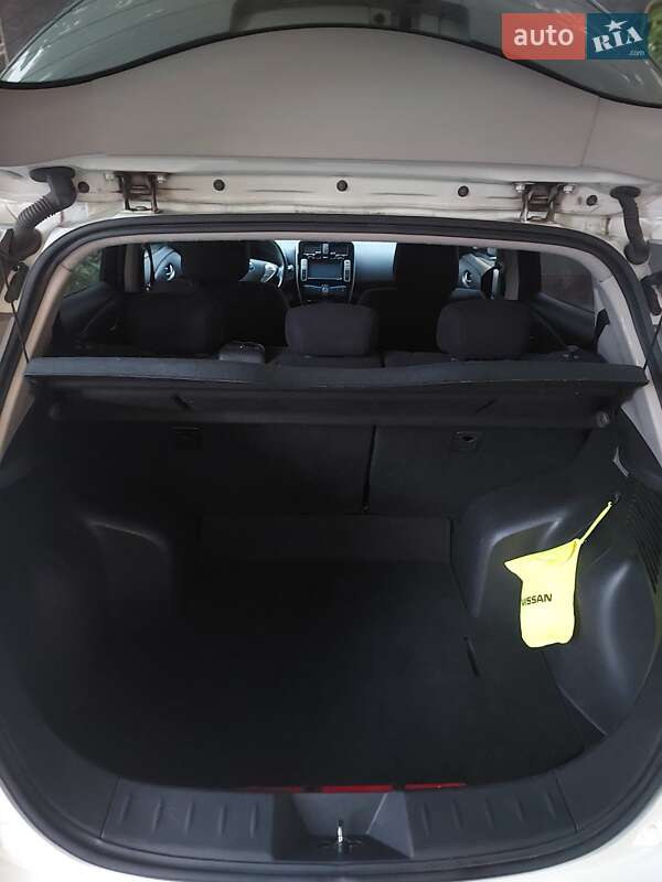 Хетчбек Nissan Leaf 2013 в Житомирі