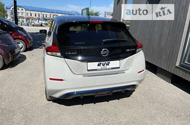 Хэтчбек Nissan Leaf 2018 в 