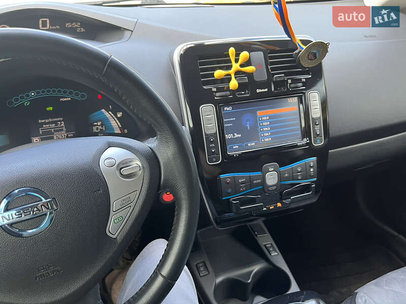 Хэтчбек Nissan Leaf 2015 в Чернигове