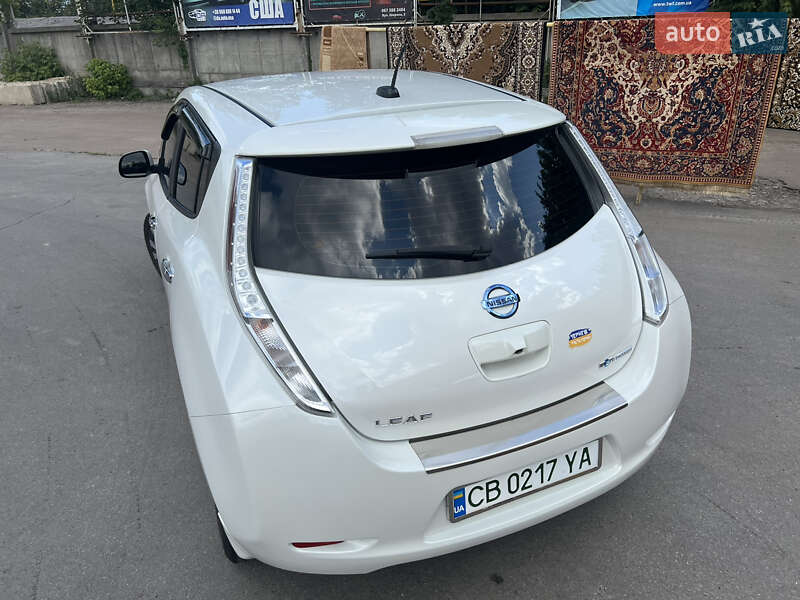 Хэтчбек Nissan Leaf 2015 в Чернигове