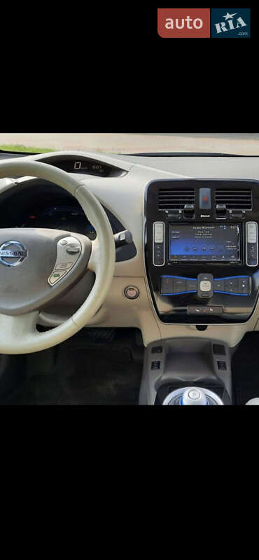 Хэтчбек Nissan Leaf 2015 в Тернополе