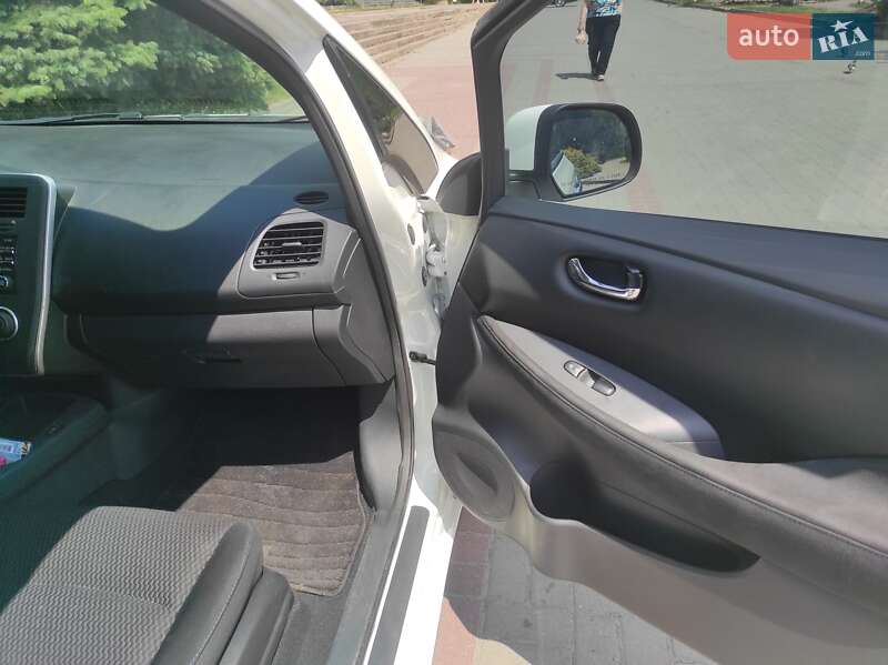 Хэтчбек Nissan Leaf 2013 в Тернополе