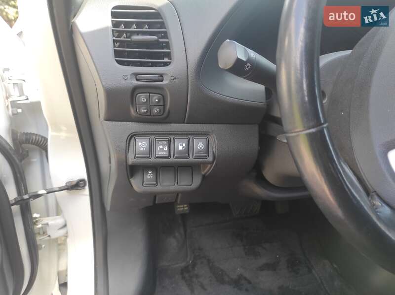 Хэтчбек Nissan Leaf 2013 в Тернополе