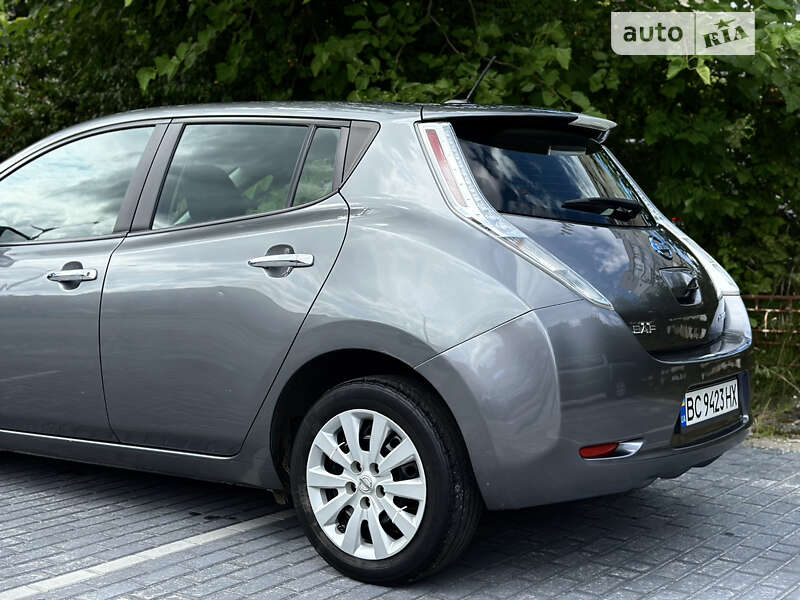 Хэтчбек Nissan Leaf 2015 в Львове