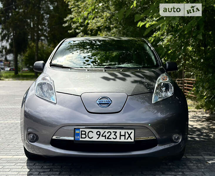 Хэтчбек Nissan Leaf 2015 в Львове