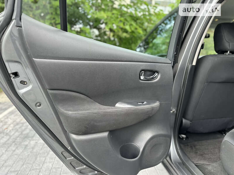 Хэтчбек Nissan Leaf 2015 в Львове