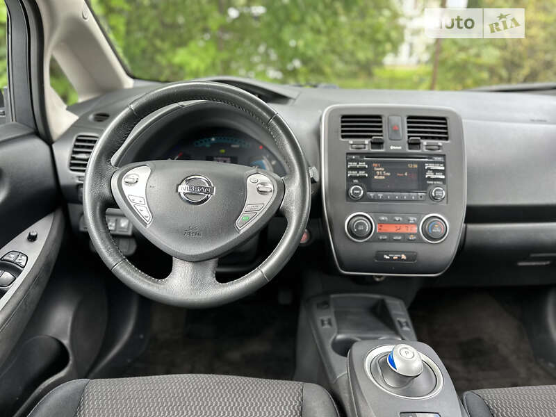 Хэтчбек Nissan Leaf 2015 в Львове