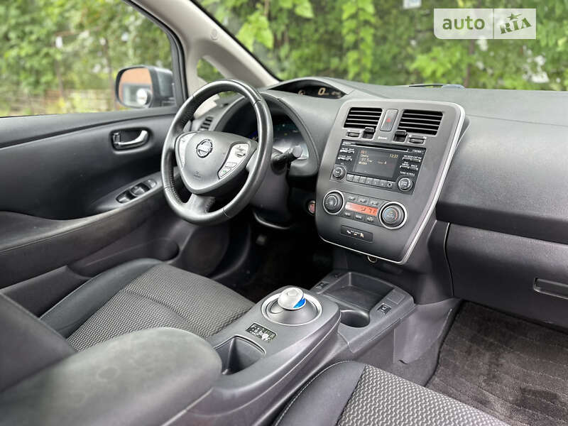 Хэтчбек Nissan Leaf 2015 в Львове