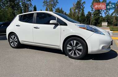 Хэтчбек Nissan Leaf 2014 в 