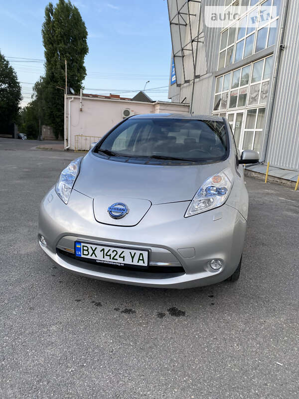 Хэтчбек Nissan Leaf 2013 в Хмельницком