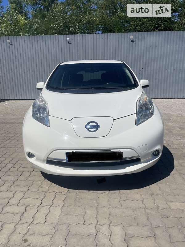 Хетчбек Nissan Leaf 2015 в Кам'янському