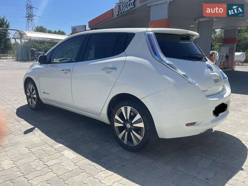 Хэтчбек Nissan Leaf 2015 в Каменском