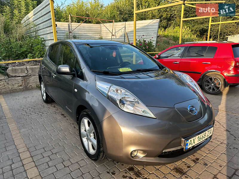 Хэтчбек Nissan Leaf 2013 в Харькове фото Хэтчбек Nissan Leaf 2013 в Харькове