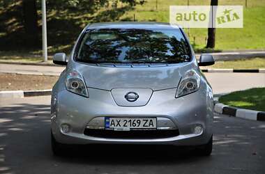 Хэтчбек Nissan Leaf 2015 в 