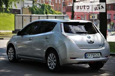 Хэтчбек Nissan Leaf 2015 в 
