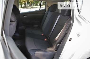 Хэтчбек Nissan Leaf 2015 в 