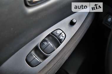 Хэтчбек Nissan Leaf 2015 в 