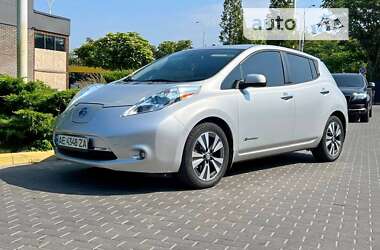 Хетчбек Nissan Leaf 2015 в Дніпрі