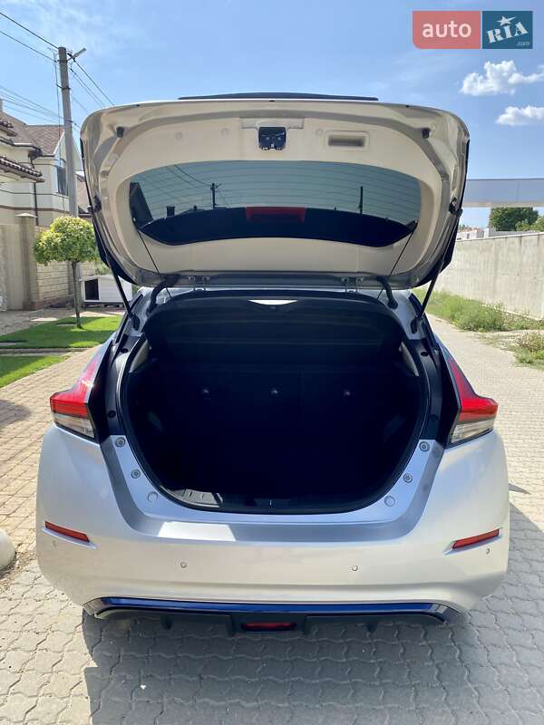 Хэтчбек Nissan Leaf 2019 в Черноморске