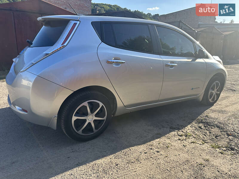 Хетчбек Nissan Leaf 2014 в Львові