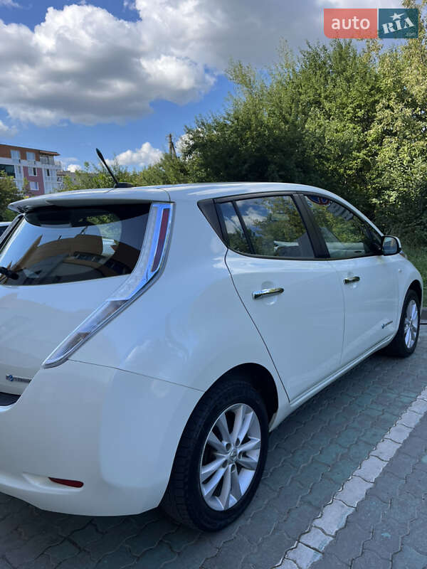 Хэтчбек Nissan Leaf 2012 в Львове