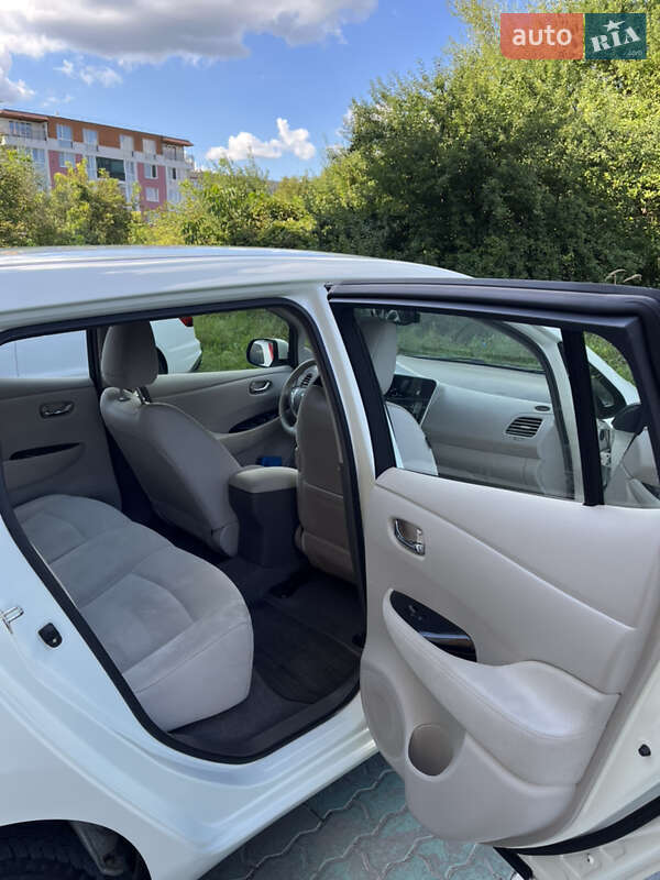 Хэтчбек Nissan Leaf 2012 в Львове