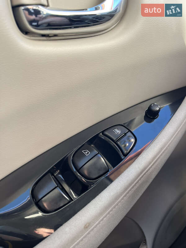 Хэтчбек Nissan Leaf 2012 в Львове
